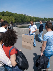 Around the Eiffel Tower - Shell game
